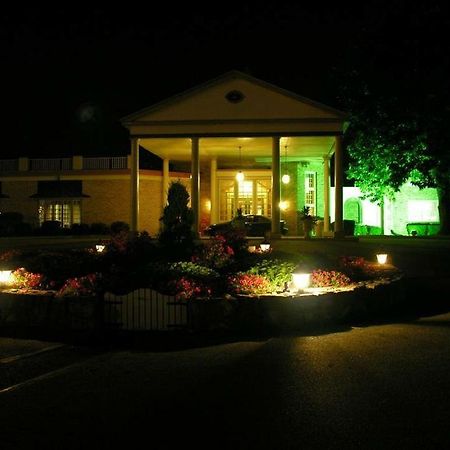 Hotel Carlisle & Embers Convention Center 외부 사진