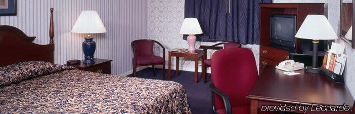 Hotel Carlisle & Embers Convention Center 객실 사진