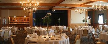 Hotel Carlisle & Embers Convention Center 외부 사진